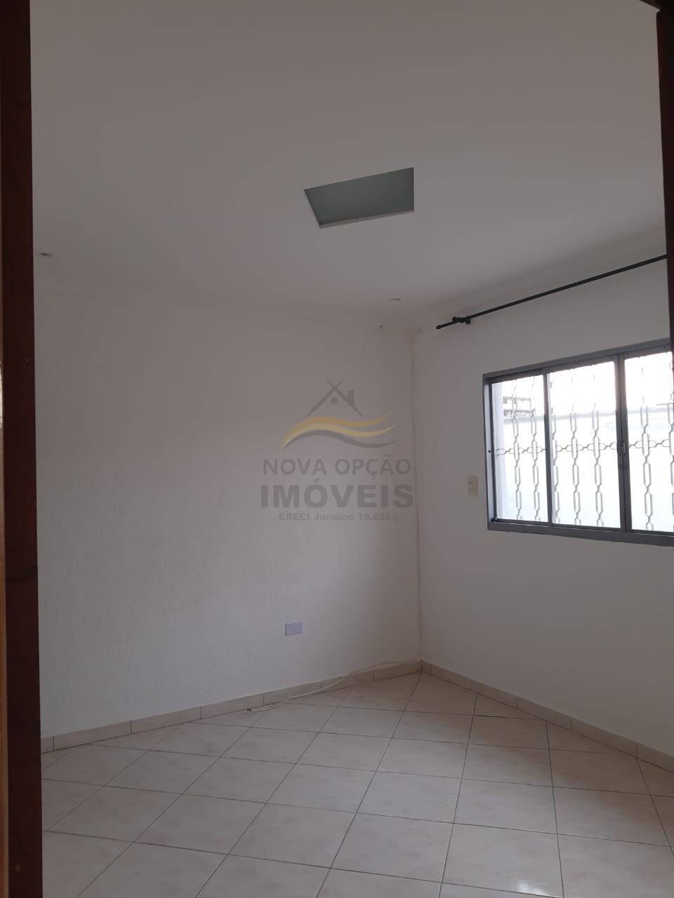 Casa à venda com 2 quartos, 70m² - Foto 4