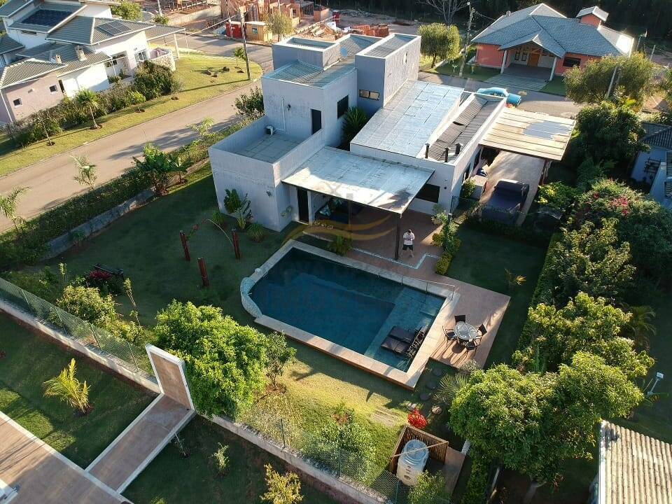 Casa à venda com 4 quartos, 370m² - Foto 1