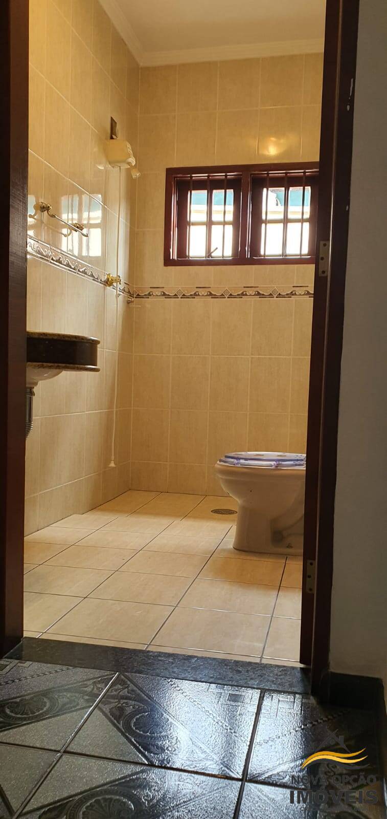 Casa à venda com 3 quartos, 1200m² - Foto 4