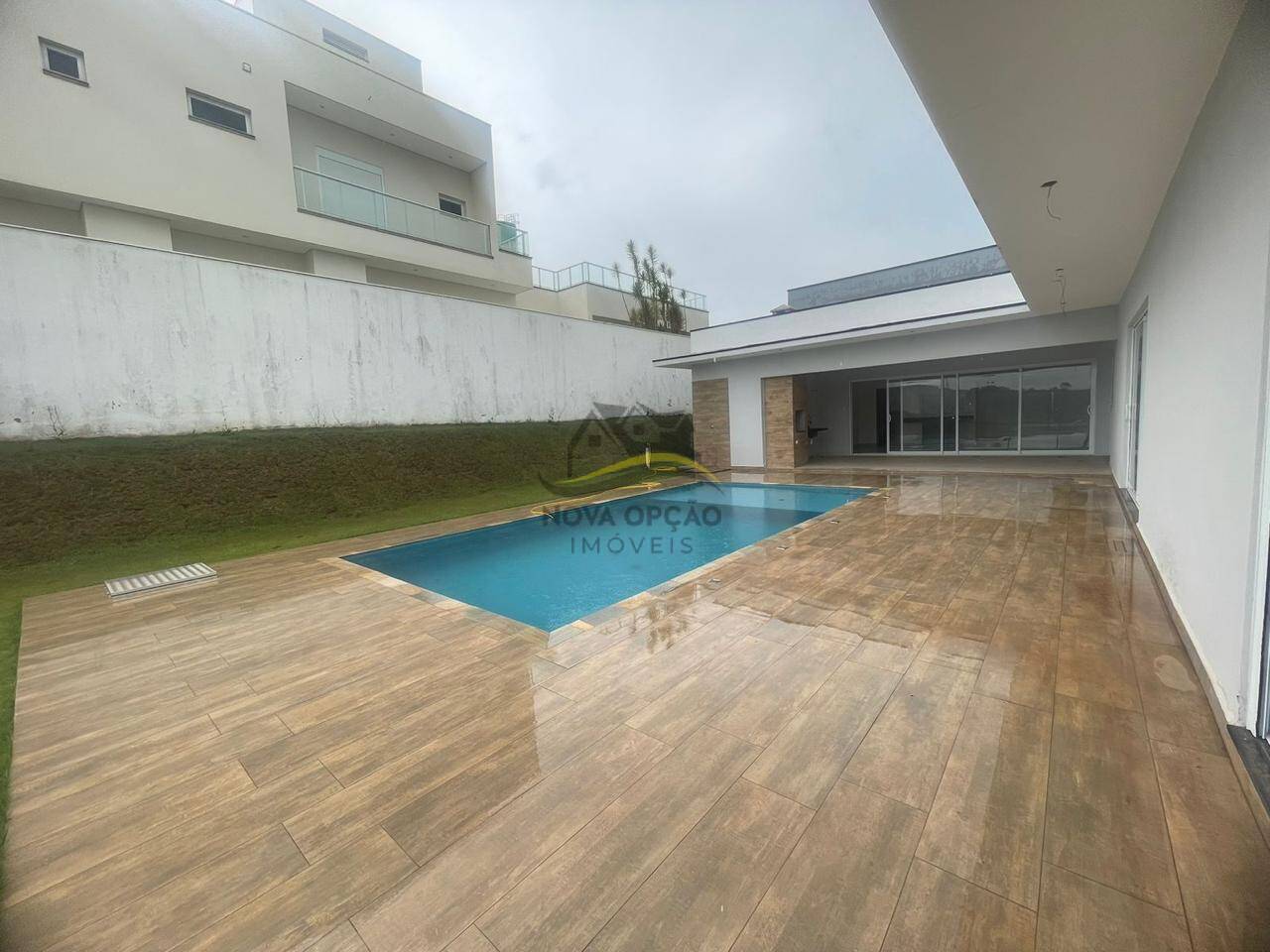 Casa de Condomínio à venda com 3 quartos, 317m² - Foto 2