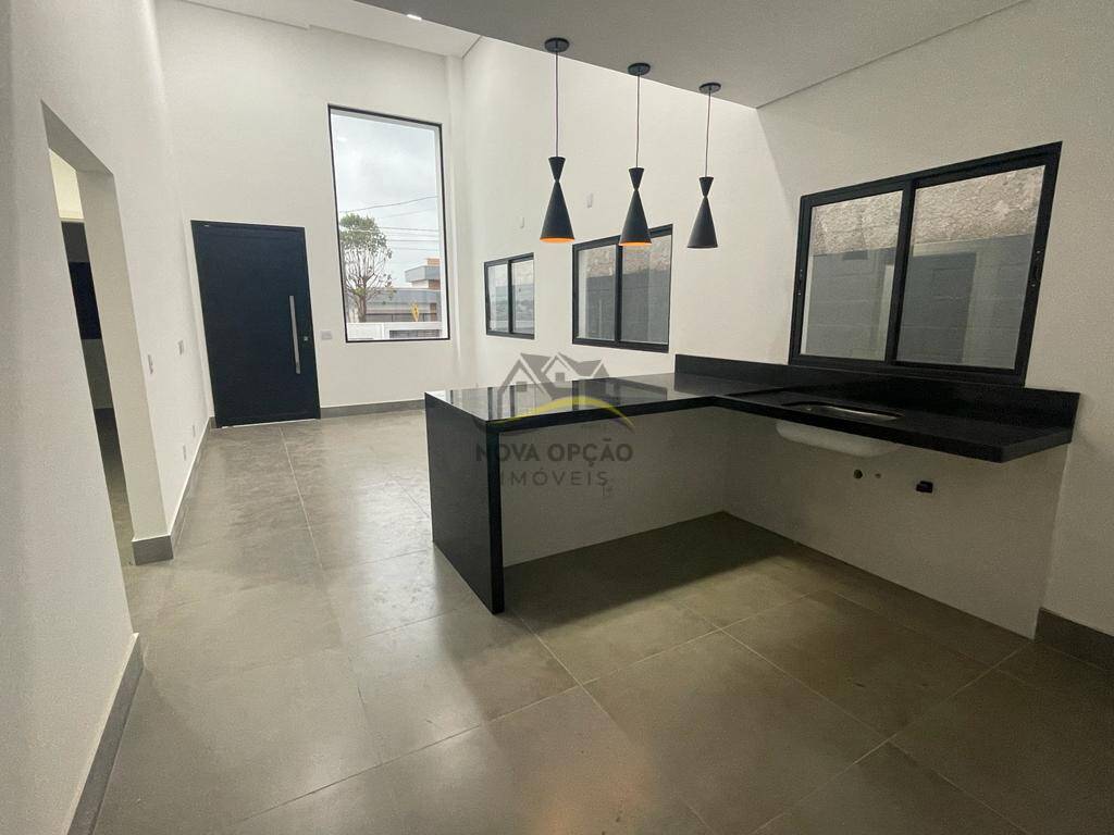 Casa à venda com 3 quartos, 126m² - Foto 1