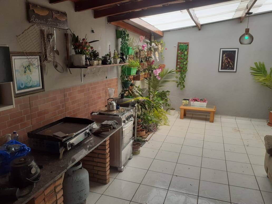 Casa à venda com 3 quartos, 80m² - Foto 4