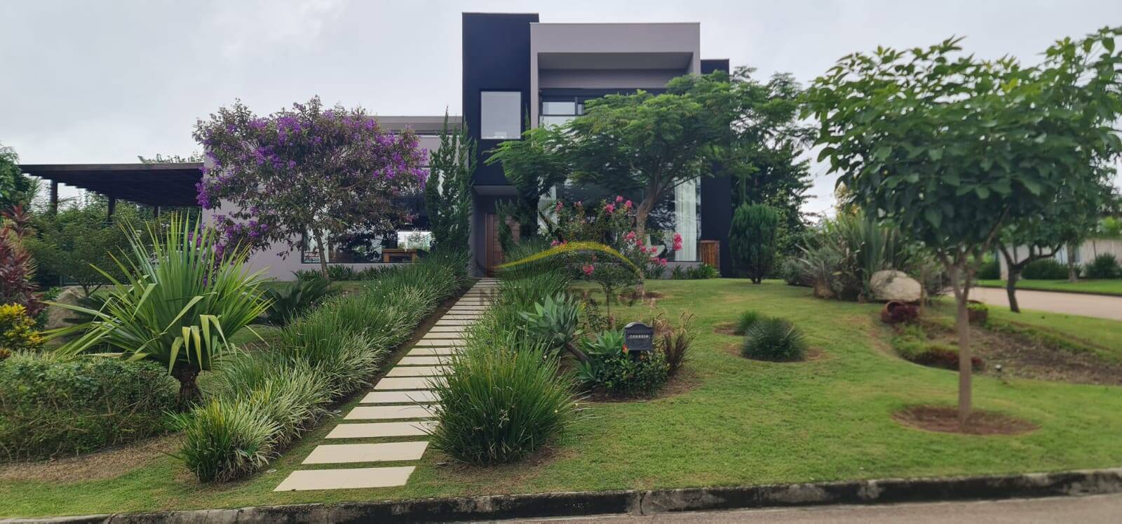 Casa de Condomínio à venda com 4 quartos, 405m² - Foto 1